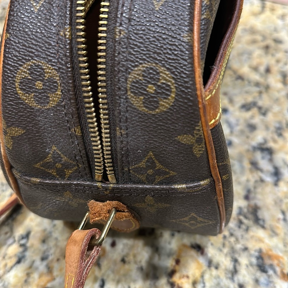 Auth Louis Vuitton Blois Crossbody Bag #39769L68B